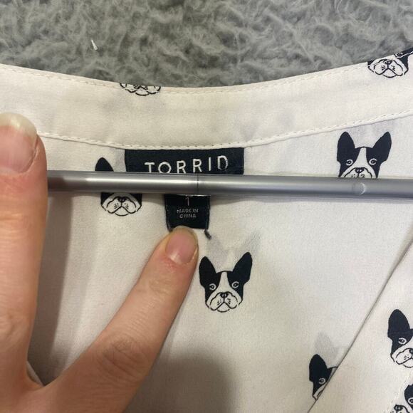 Torrid womens 1 button up sheer roll tab novelty puppy geometric lightweight - Picture 2 of 10